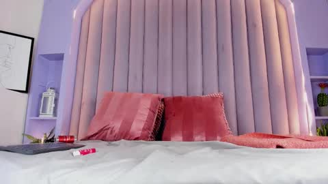 RIRI  online show from October 2025 09:22:01 PM