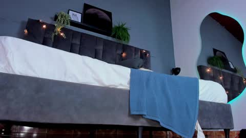 RIRI  online show from April 2026 08:25:02 PM