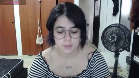 PeachSalinger online show from September 2025 04:07:02 PM