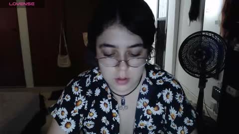 PeachSalinger online show from September 2025 05:13:02 PM