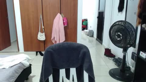 PeachSalinger online show from September 2025 02:44:02 AM