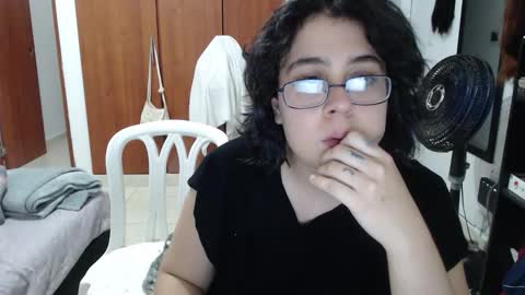 PeachSalinger online show from September 2025 01:06:02 AM