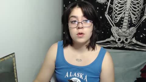 PeachSalinger online show from September 2025 08:39:02 AM