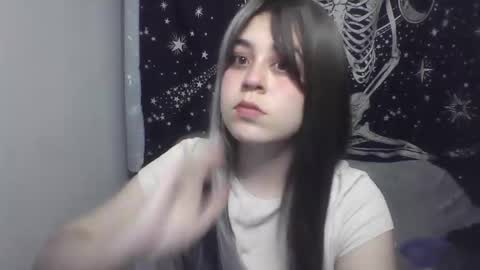 PeachSalinger online show from September 2025 08:50:01 AM