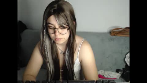 PeachSalinger online show from September 2025 03:45:02 AM