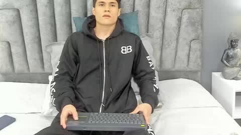 Roan Birkin online show from March 2025 07:43:02 PM