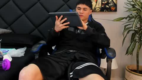 Roan Birkin online show from April 2026 09:39:33 PM