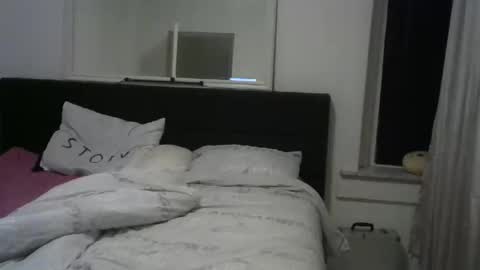 rober10000 online show from November 2025 05:28:02 AM