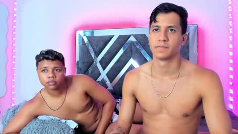 Robert Miller And Mael Thompson  online show from January 2025 04:36:01 AM