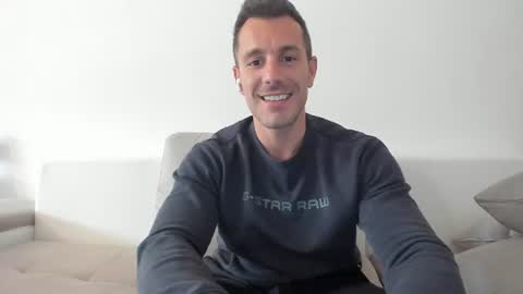 roberto4ever online show from June 2026 11:12:02 AM
