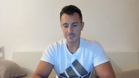 roberto4ever online show from July 2026 06:10:02 PM