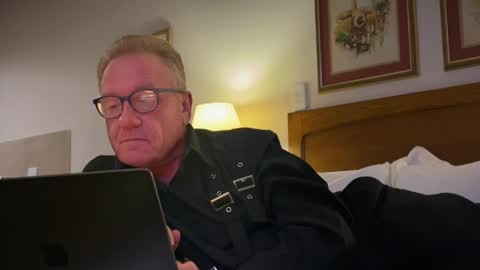 RobertTheRabbit online show from April 2026 07:07:01 PM