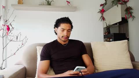 roby_millerr online show from December 2025 06:37:02 PM