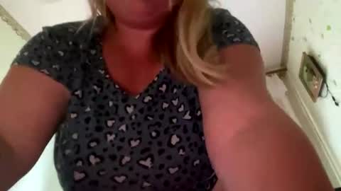 Robyn Lea online show from July 2026 11:52:02 AM