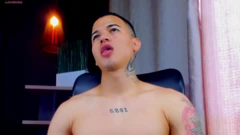 Snapshot of rocco_santos chatting on April 2026 06:35:02 PM rocco_santos online show from April 2026 06:35:02 PM