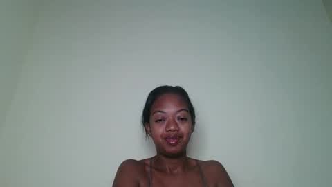 rochellinah online show from May 2026 01:45:01 AM