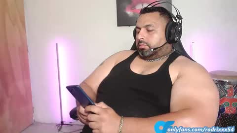 rodrixxx54 online show from December 2024 02:38:01 AM