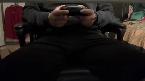 roland_96 online show from December 2025 04:43:02 AM