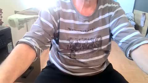 Snapshot of rolandloser1000 chatting on December 2024 10:01:02 AM rolandloser1000 online show from December 2024 10:01:02 AM