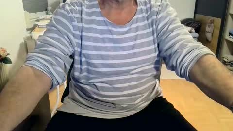 Snapshot of rolandloser1000 chatting on January 2025 04:50:02 PM rolandloser1000 online show from January 2025 04:50:02 PM