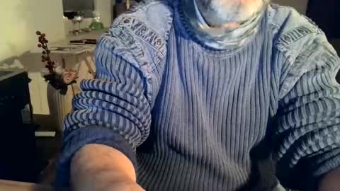 Snapshot of rolandloser1000 chatting on January 2025 06:23:01 PM rolandloser1000 online show from January 2025 06:23:01 PM