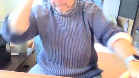 Snapshot of rolandloser1000 chatting on January 2025 12:48:01 PM rolandloser1000 online show from January 2025 12:48:01 PM