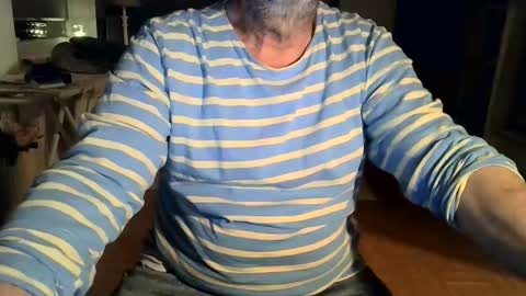 Snapshot of rolandloser1000 chatting on January 2025 07:32:02 PM rolandloser1000 online show from January 2025 07:32:02 PM