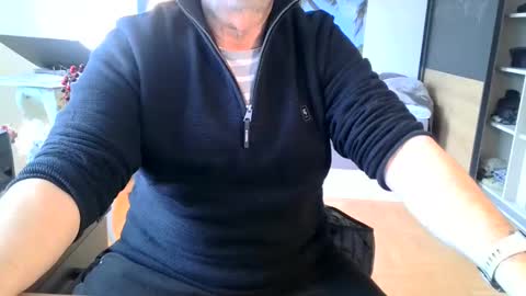 Snapshot of rolandloser1000 chatting on February 2025 08:40:02 AM rolandloser1000 online show from February 2025 08:40:02 AM