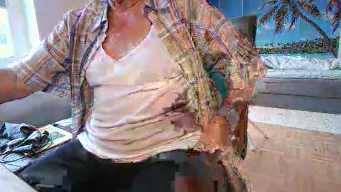 Snapshot of rolandloser1000 chatting on September 2025 07:18:02 AM rolandloser1000 online show from September 2025 07:18:02 AM