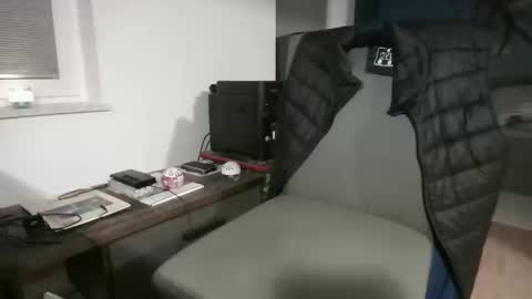 Snapshot of rolandloser1000 chatting on October 2025 05:46:02 PM rolandloser1000 online show from October 2025 05:46:02 PM