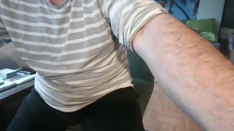 Snapshot of rolandloser1000 chatting on November 2025 08:13:01 AM rolandloser1000 online show from November 2025 08:13:01 AM