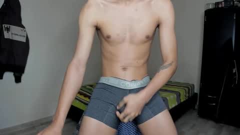 Snapshot of rolling_05 chatting on March 2026 03:33:02 AM rolling_05 online show from March 2026 03:33:02 AM