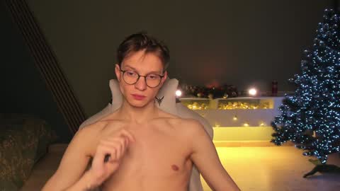 Snapshot of romeo_mercy chatting on December 2024 09:54:01 PM Romeo online show from December 2024 09:54:01 PM