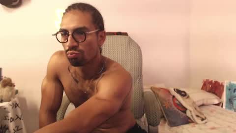 Snapshot of romeocolin_ chatting on May 2026 08:51:01 PM R O M E O online show from May 2026 08:51:01 PM