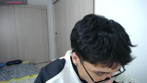 Snapshot of ronald_maximo chatting on April 2026 04:57:01 AM Ronald online show from April 2026 04:57:01 AM