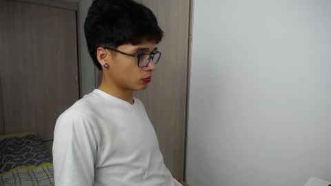 Snapshot of ronald_maximo chatting on April 2026 04:43:02 AM Ronald online show from April 2026 04:43:02 AM