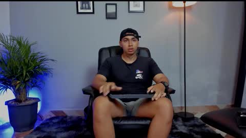 Snapshot of ronnie_canford chatting on January 2026 02:22:02 PM RonnieCanford online show from January 2026 02:22:02 PM