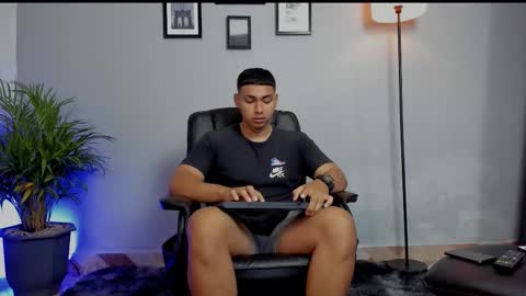 Snapshot of ronnie_canford chatting on January 2026 03:38:01 PM RonnieCanford online show from January 2026 03:38:01 PM