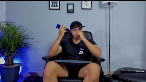 Snapshot of ronnie_canford chatting on February 2026 02:21:02 AM RonnieCanford online show from February 2026 02:21:02 AM