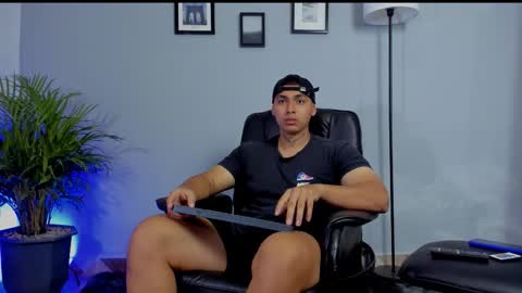 Snapshot of ronnie_canford chatting on February 2026 02:53:01 AM RonnieCanford online show from February 2026 02:53:01 AM