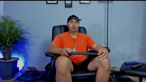 Snapshot of ronnie_canford chatting on February 2026 04:21:02 PM RonnieCanford online show from February 2026 04:21:02 PM