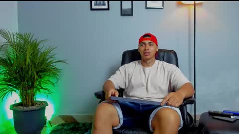 Snapshot of ronnie_canford chatting on February 2026 04:42:01 AM RonnieCanford online show from February 2026 04:42:01 AM