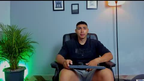 Snapshot of ronnie_canford chatting on February 2026 02:59:01 PM RonnieCanford online show from February 2026 02:59:01 PM