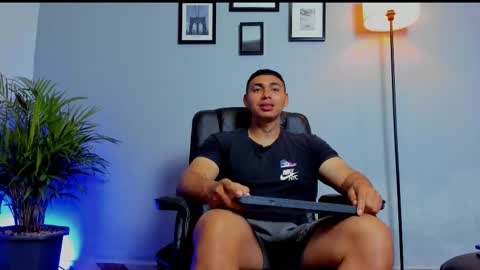 Snapshot of ronnie_canford chatting on March 2026 03:47:01 PM RonnieCanford online show from March 2026 03:47:01 PM