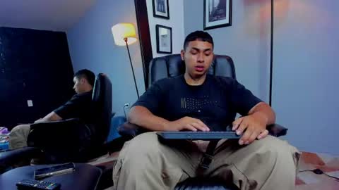 Snapshot of ronnie_crawford chatting on July 2026 07:16:01 PM ronnie_crawford online show from July 2026 07:16:01 PM