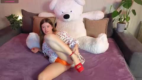 roraline_lov online show from November 2025 06:40:02 PM