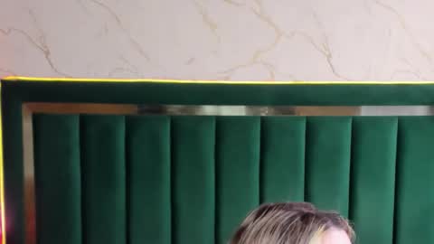 Chloe online show from November 2025 09:53:01 AM