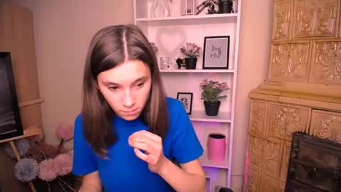 Snapshot of rosalais_ chatting on June 2026 06:35:01 AM Rose online show from June 2026 06:35:01 AM