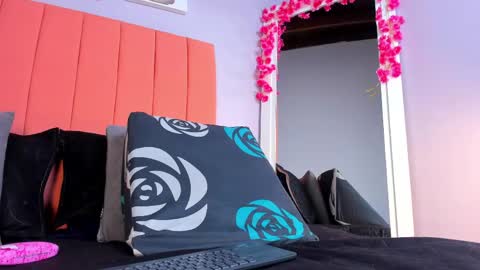 Snapshot of rose_thompson19 chatting on May 2026 07:11:01 PM Rosse online show from May 2026 07:11:01 PM