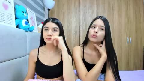 Snapshot of roseandmiah chatting on June 2026 02:25:01 AM Rose y Miah online show from June 2026 02:25:01 AM